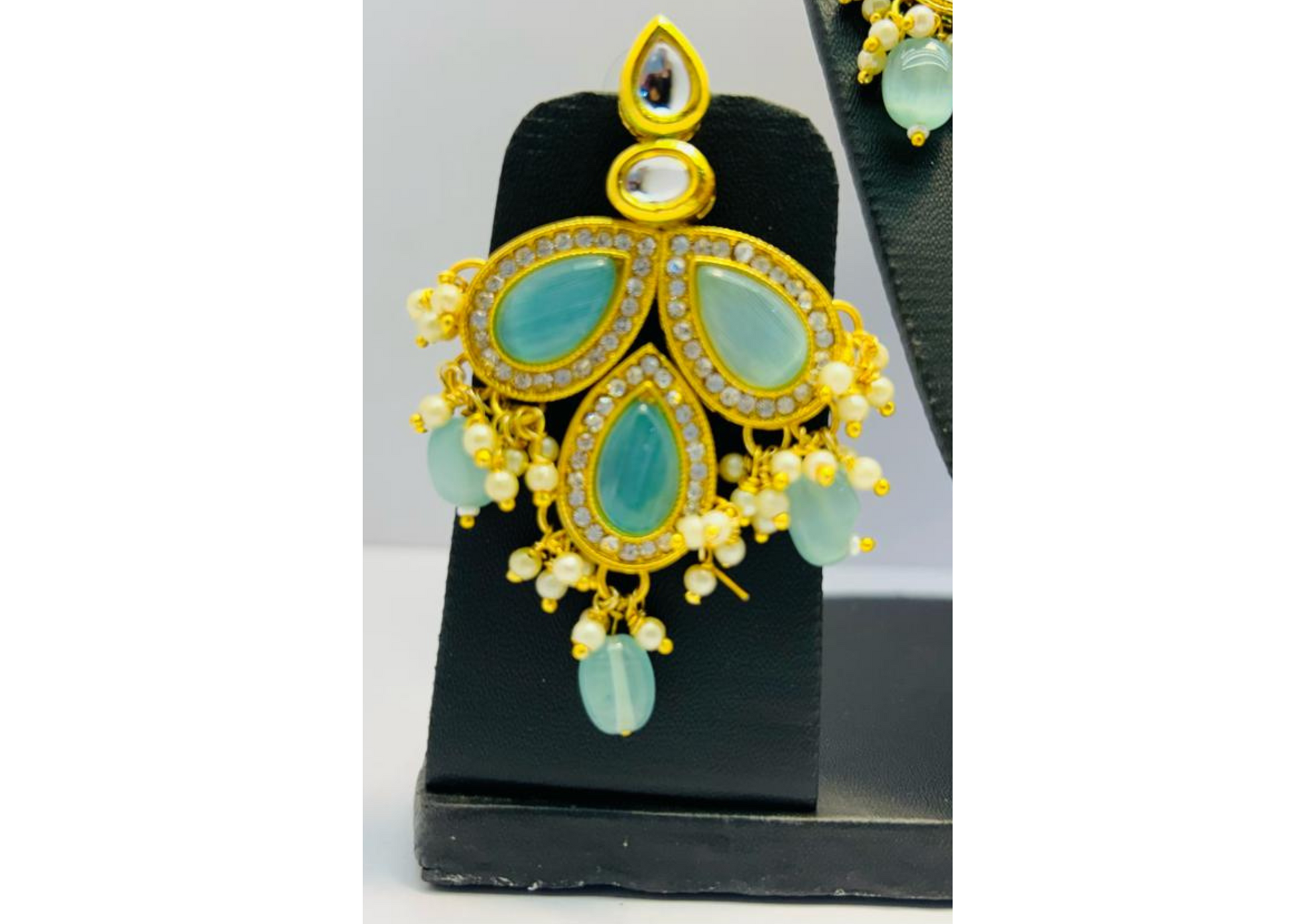 Drop Shaped Kundan & Pearls Necklace Set with Earring