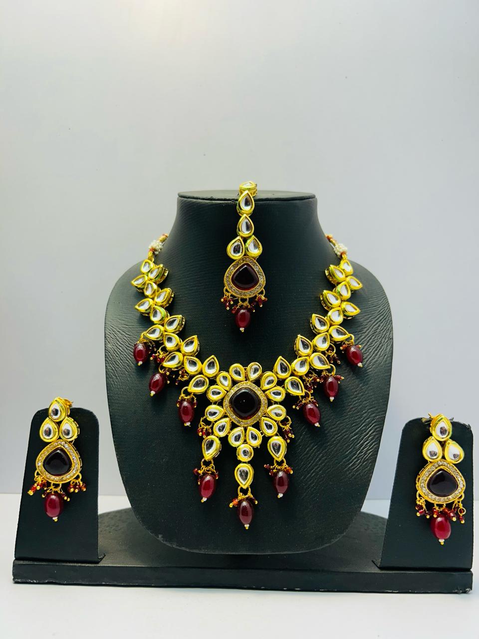 Kundan Gold Tone Stone Necklace with Earring & Mangtika