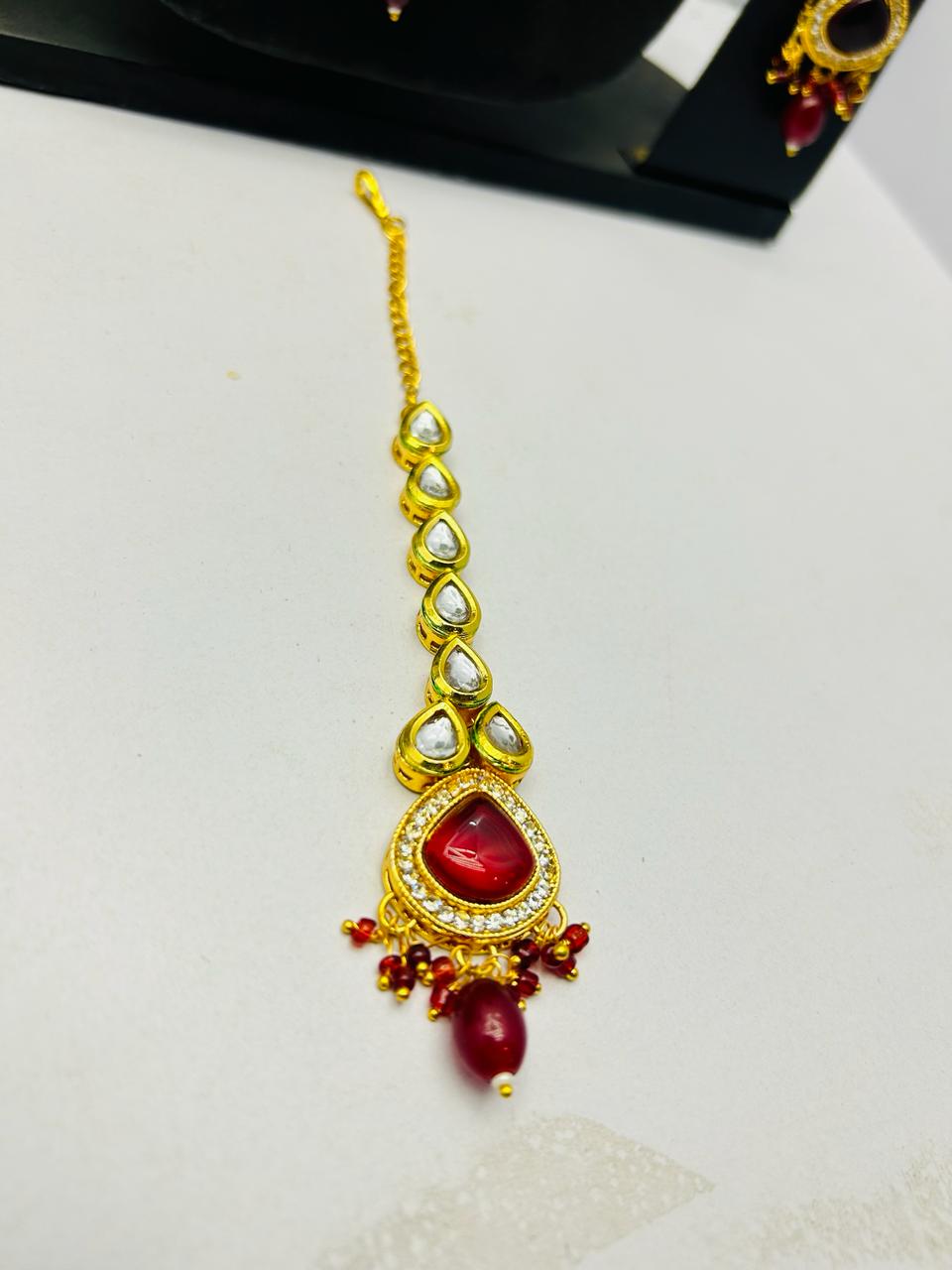 Kundan Gold Tone Stone Necklace with Earring & Mangtika