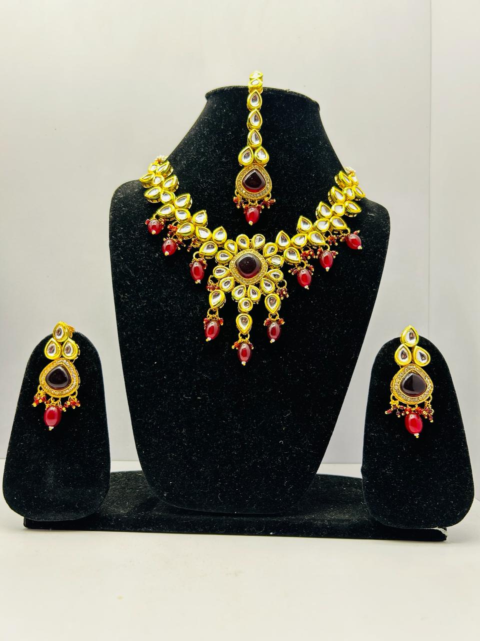 Kundan Gold Tone Stone Necklace with Earring & Mangtika