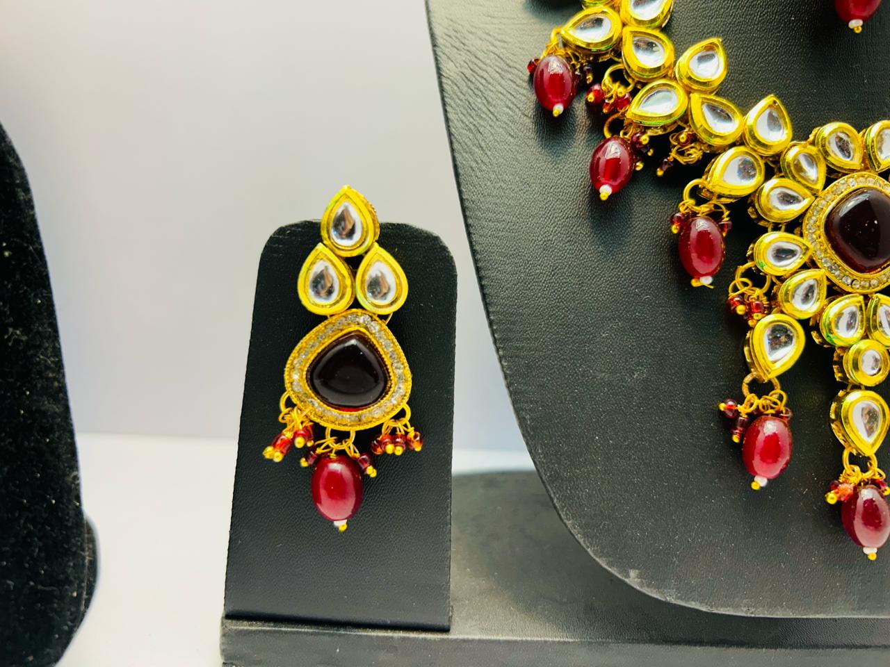 Kundan Gold Tone Stone Necklace with Earring & Mangtika