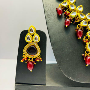 Kundan Gold Tone Stone Necklace with Earring & Mangtika