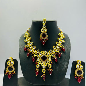 Kundan Gold Tone Stone Necklace with Earring & Mangtika