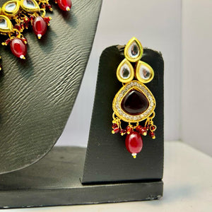 Kundan Gold Tone Stone Necklace with Earring & Mangtika