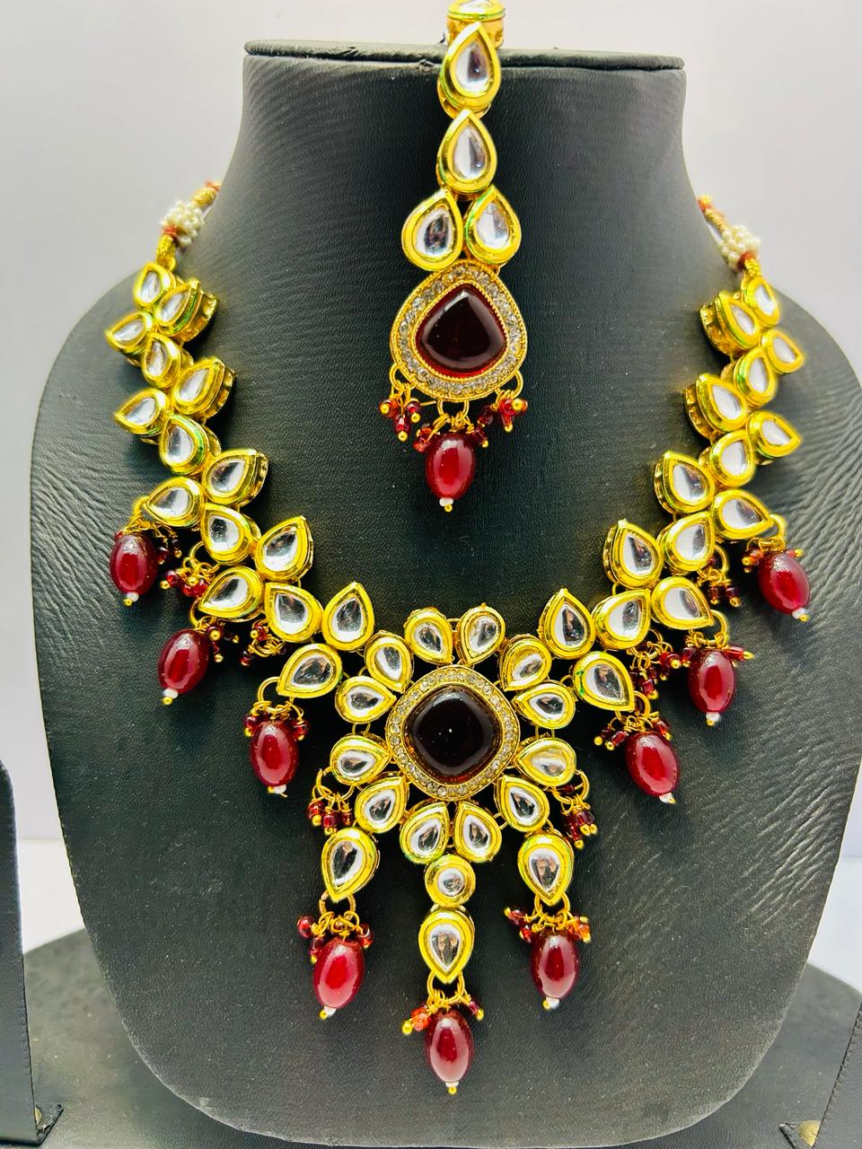 Kundan Gold Tone Stone Necklace with Earring & Mangtika