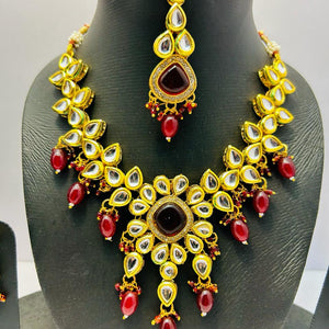 Kundan Gold Tone Stone Necklace with Earring & Mangtika