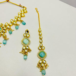 Kundan Gold Tone Stone Necklace with Earring & Mangtika