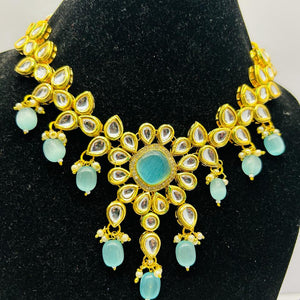 Kundan Gold Tone Stone Necklace with Earring & Mangtika