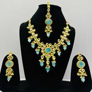 Kundan Gold Tone Stone Necklace with Earring & Mangtika