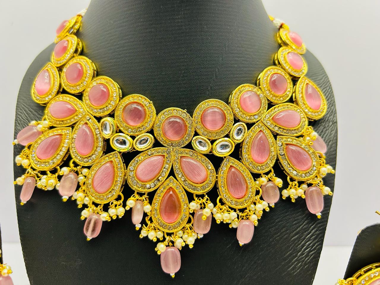 Drop Shaped Kundan & Pearls Necklace Set with Earring