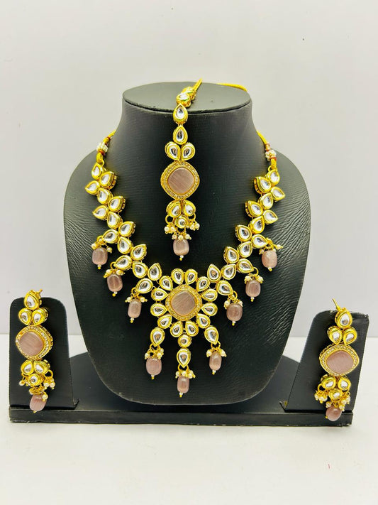 Kundan Gold Tone Stone Necklace with Earring & Mangtika