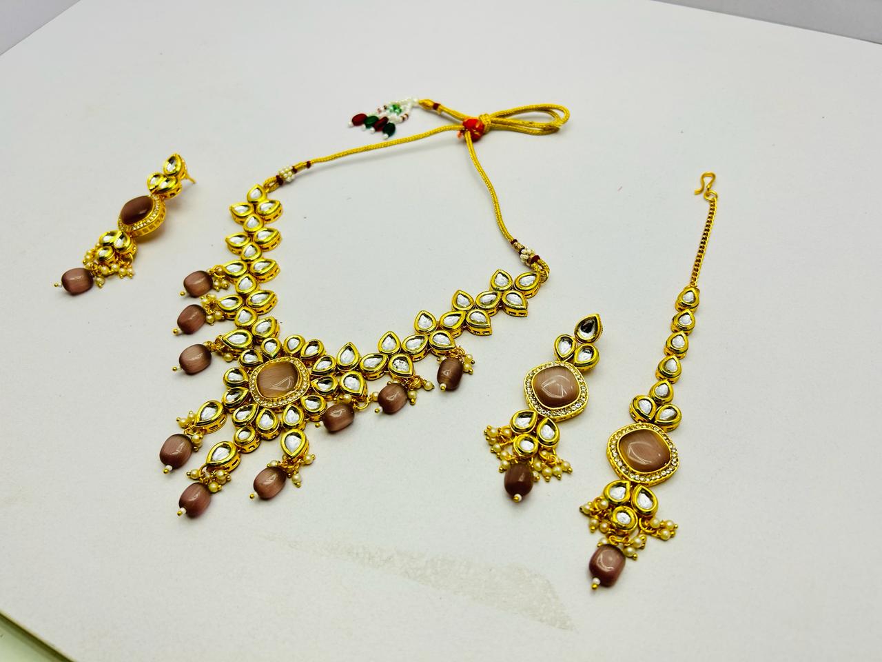 Kundan Gold Tone Stone Necklace with Earring & Mangtika