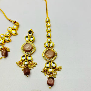 Kundan Gold Tone Stone Necklace with Earring & Mangtika