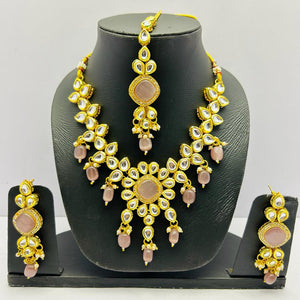 Kundan Gold Tone Stone Necklace with Earring & Mangtika