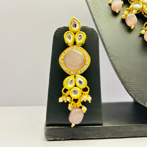 Kundan Gold Tone Stone Necklace with Earring & Mangtika